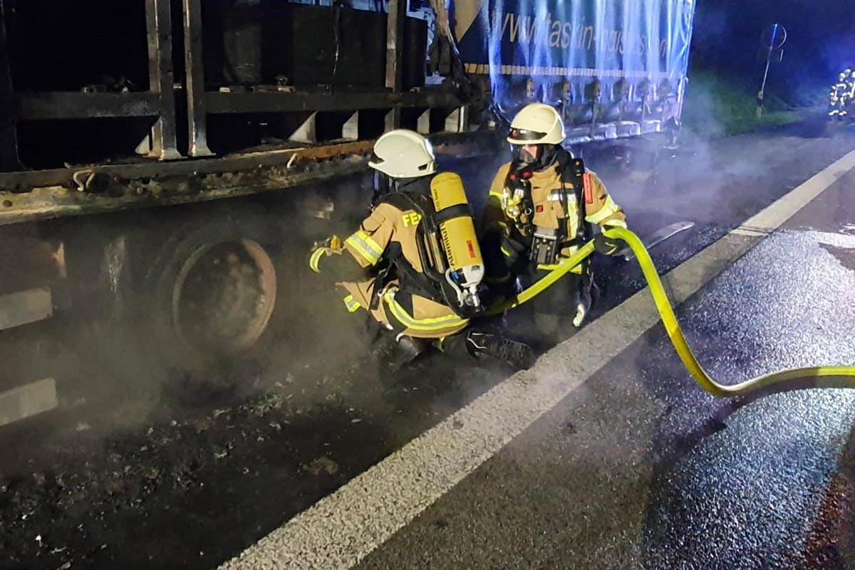 Brandbekmpfung unter Atemschutz. (Bilder: kk)