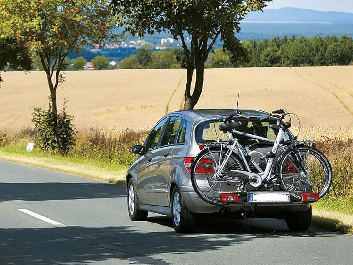 Hecktrger & Co: Wie Fahrrad und Pedelec sicher Auto fahren 