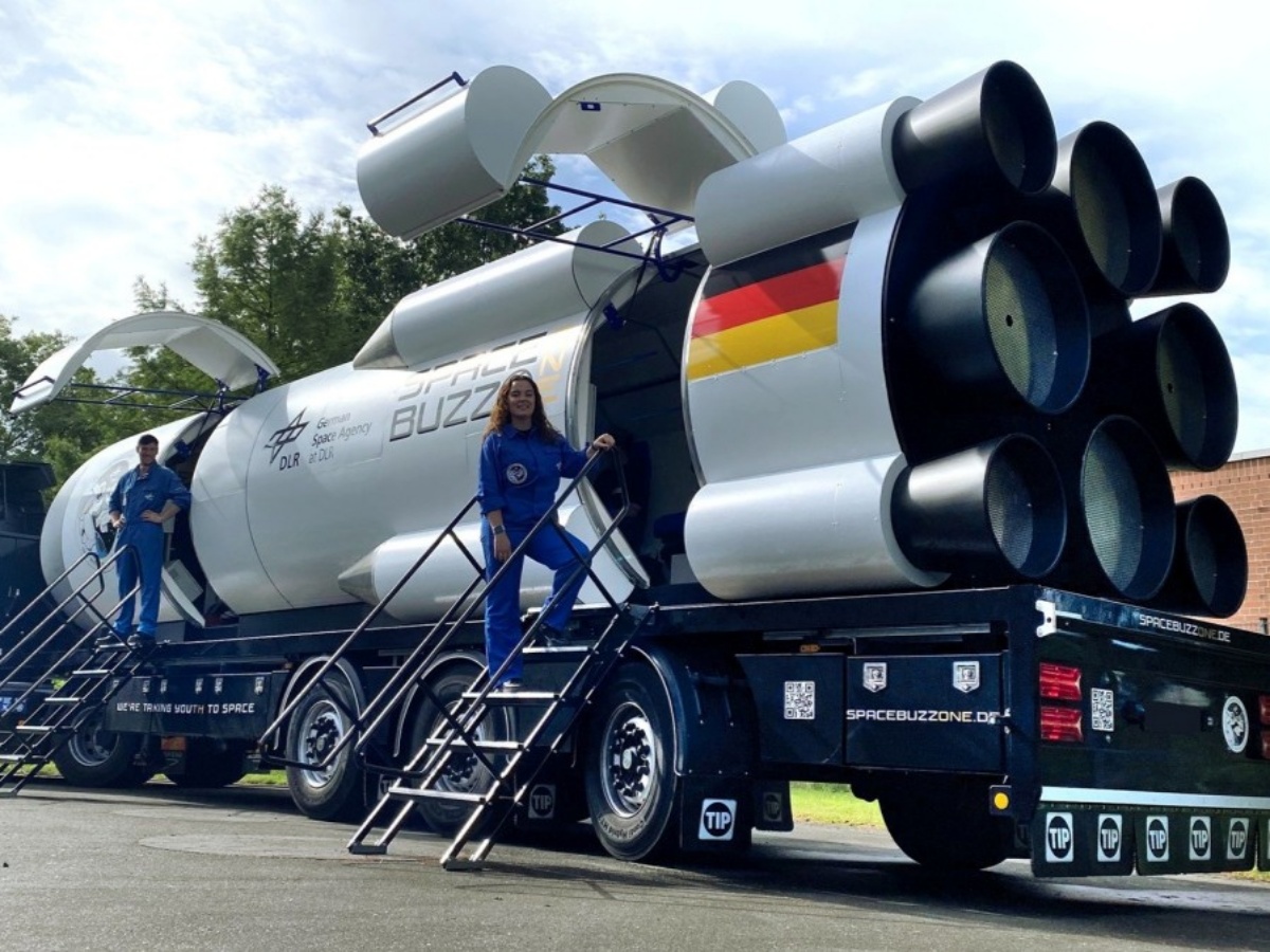 Astronauten nehmen junge Besucher zwischen neun und zwölf Jahren im SpaceBuzz One virtuell mit ins All. (Foto: DLR)