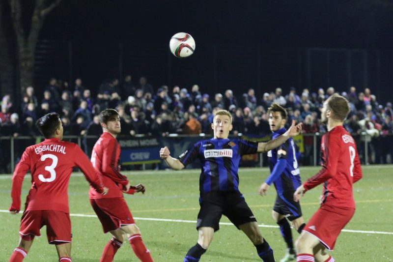 Im Rheinlandpokal standen sich die Eisbachtaler Sportfreunde und TuS Koblenz zuletzt vor rund zweieinhalb Jahren in Nentershausen gegenber. Der damalige Regionalligist um den Diezer Michael Stahl (Bildmitte) gewann seinerzeit mit 2:0 im Viertelfinale. Foto: SF Eisbachtal