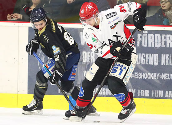 Pre-Playoff-Zweiter gegen Titelverteidiger, Mitfavorit gegen Mitfavorit, Neuwied gegen Herford: Im ersten Halbfinale wollen die Bren (links: Maximilian Wasser) am Freitagabend ab 20 Uhr im Icehouse vorlegen. Foto: Verein