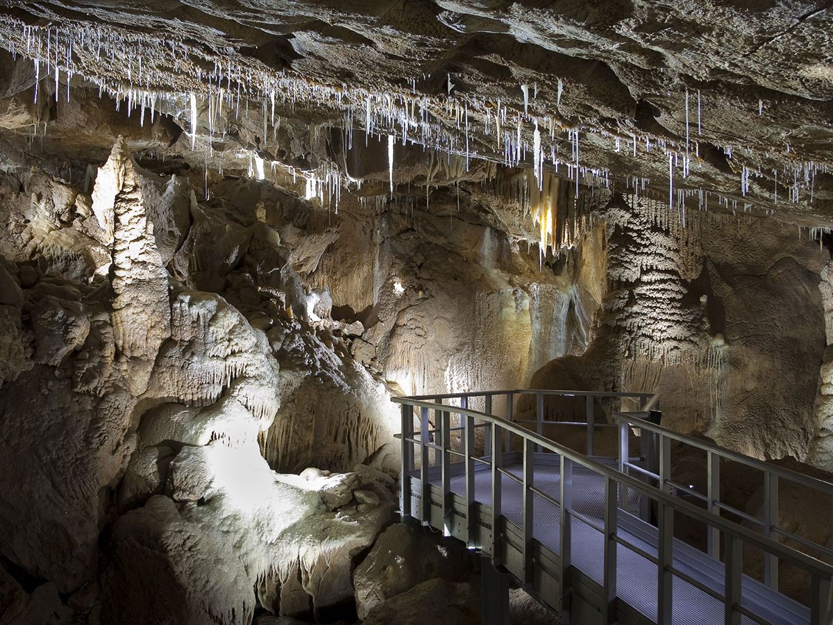 Unterirdische Wunder und Naturerlebnis: Schauhhle und Karst- und Hhlenlehrpfad Breitscheid