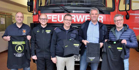 Freuen sich ber die Ausrstung, von links: Guido Buchholz, Sebastian Oettgen, Stefan Jung, Markus Bay, Volker Hammer. Foto: Feuerwehr