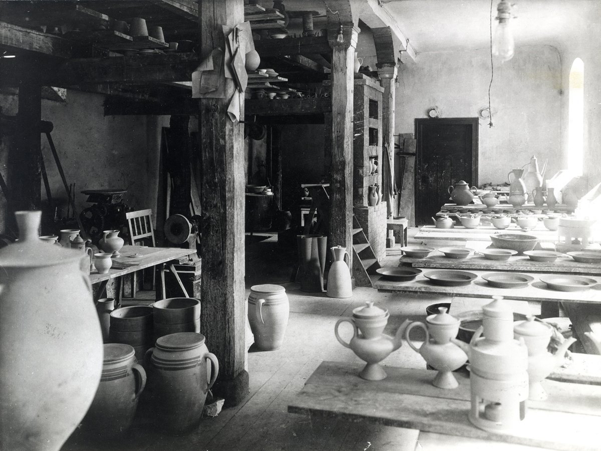 In der Bauhaus-Werkstatt entstand eine Gefsthetik von auergewhnlichem Rang, die nun fr die Besucher des Keramikmuseums erlebbar wird. (Foto: Bauhaus-Werkstatt-Museum Dornburg)
