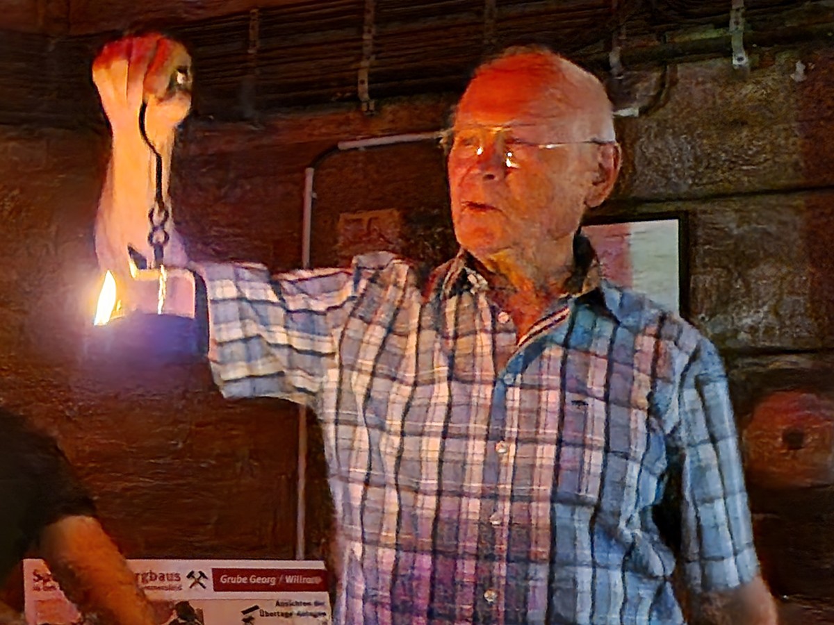 Der Willrother Heimatforscher Albert Sch�fer gilt als ausgezeichneter Kenner der Geschichte der heimischen Montanindustrie. (Fotos: Bergbauf�rderverein)