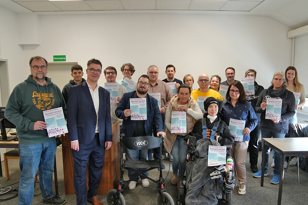 Freuen sich schon auf den Aktionstag �Neuwied vereint� am 9. Mai auf dem Luisenplatz: die Mitglieder des st�dtischen Arbeitskreises Inklusion. Foto: Felix Banaski