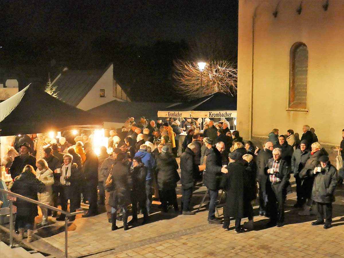 Der Weihnachtsmarkt rund um den Siegerlnder Dom. (Foto: Gaby Wertebach)