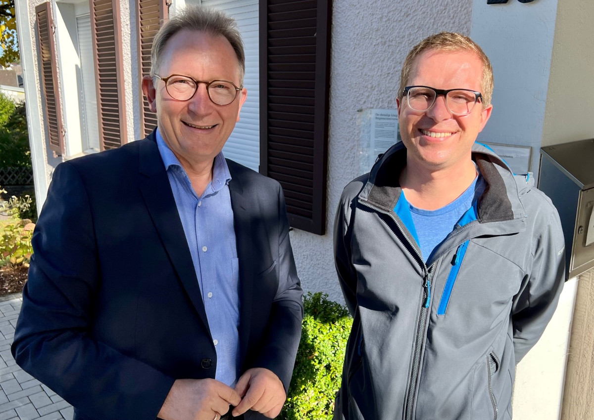 Tauschten sich ber die rztliche Situation im Landkreis Altenkirchen aus: CDU-Gesundheitspolitiker Erwin Rddel und der Obmann der Kreisrzteschaft AK, Dr. med. Erik Becker. (Foto: Reinhard Vanderfuhr / Bro Rddel)