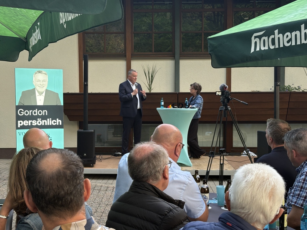 Chorsnger, Messdiener, Familienmensch und Freund - ber diese und weitere private Seiten sprach Gordon Schnieder im Rahmen der Veranstaltungsreihe "Gordon persnlich" und stellte sich berdies den zahlreichen Fragen der Zuhrer. (Foto: CDU Rheinland-Pfalz)