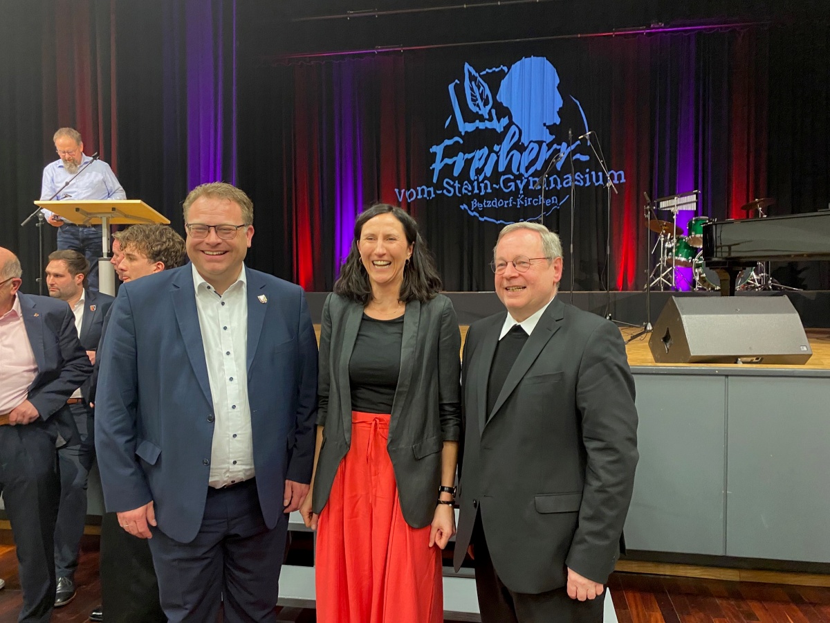 Anl�sslich des 125-j�hrigen Jubil�ums kehrte Bischof Georg B�tzing (rechts) an seine alte Schule zur�ck. (Fotos: Niklas H�velmann)