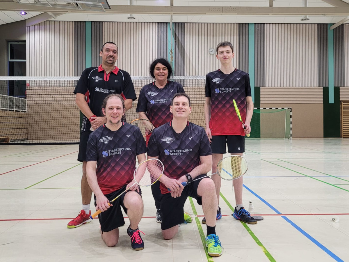 Die Spieler des BCA on links hinten nach rechts vorne: Nicky Abegunewardene, Sonja Schmidt-Thiel, Colin Thiel, Christopher Heftrich und Harald Drumm. (Foto: Verein)