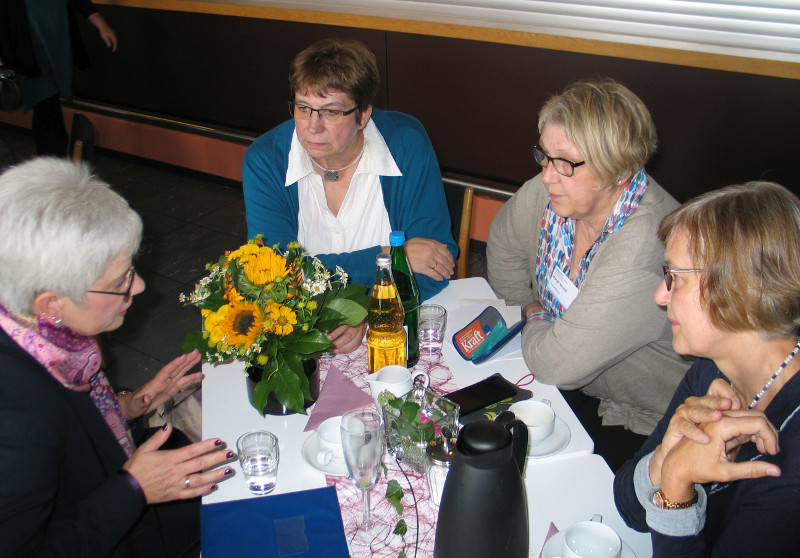 Hilfesuchenden Menschen zur Seite stehen - ein Grundpfeiler der kirchlich-diakonischen Arbeit. Beim Jubilumsfest 60 Jahre Diakonisches Werk im Evangelischen Kirchenkreis Altenkirchen" war dies ein beherrschendes Thema. Foto: Privat