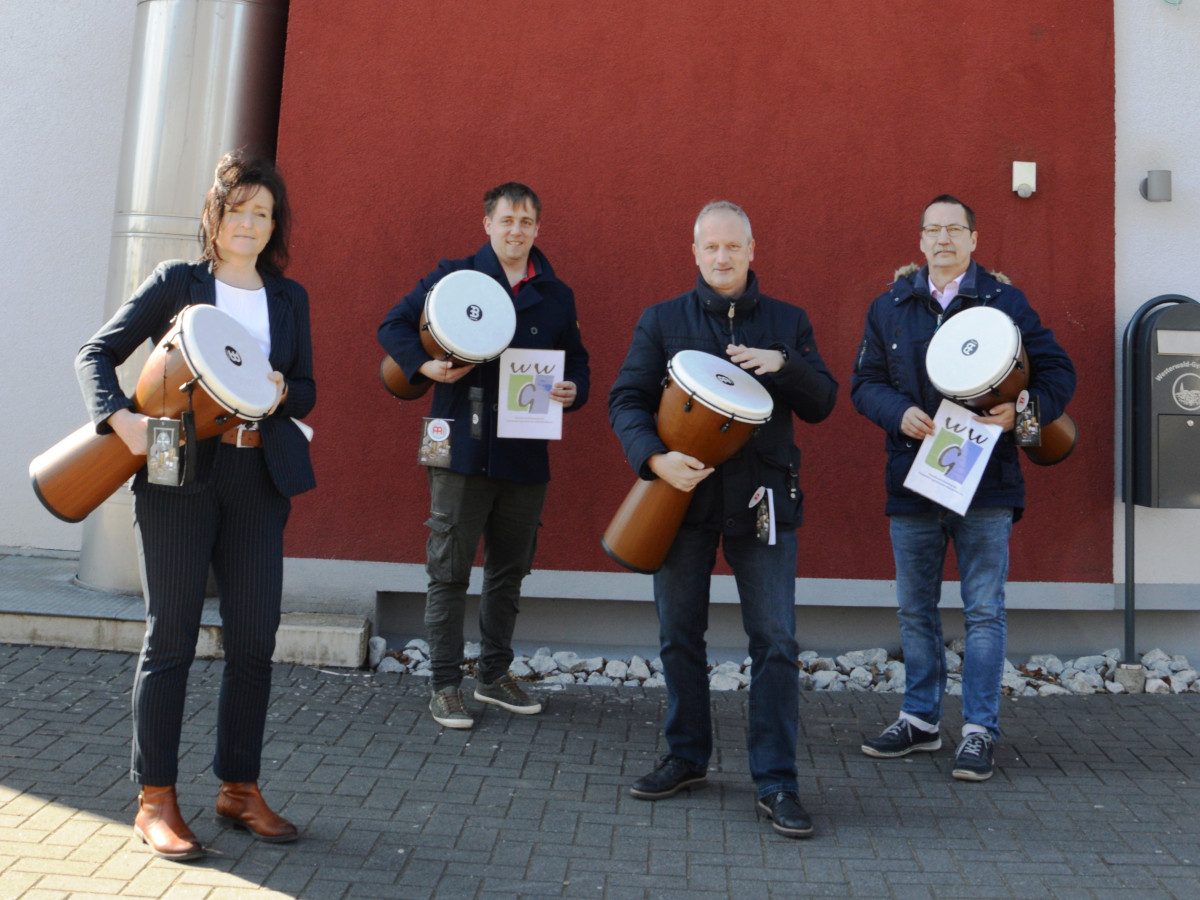 Das Westerwald-Gymnasium verfgt jetzt ber zehn neue Djemben. (Foto: Verein)