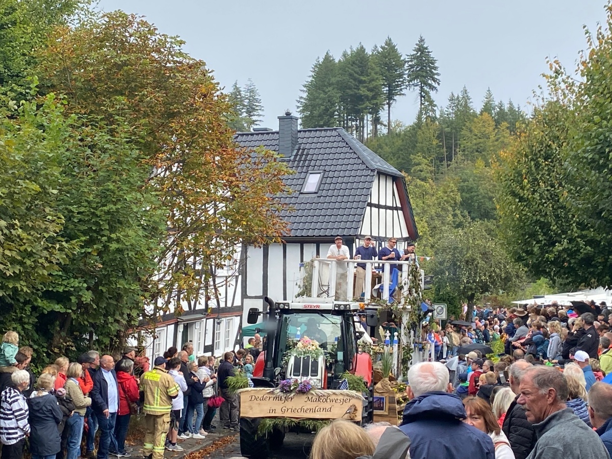 Der Hhepunkt des Friesenhagener Erntedankfestes ist jedes Jahr der Festumzug. (Fotos: Niklas Hvelmann)