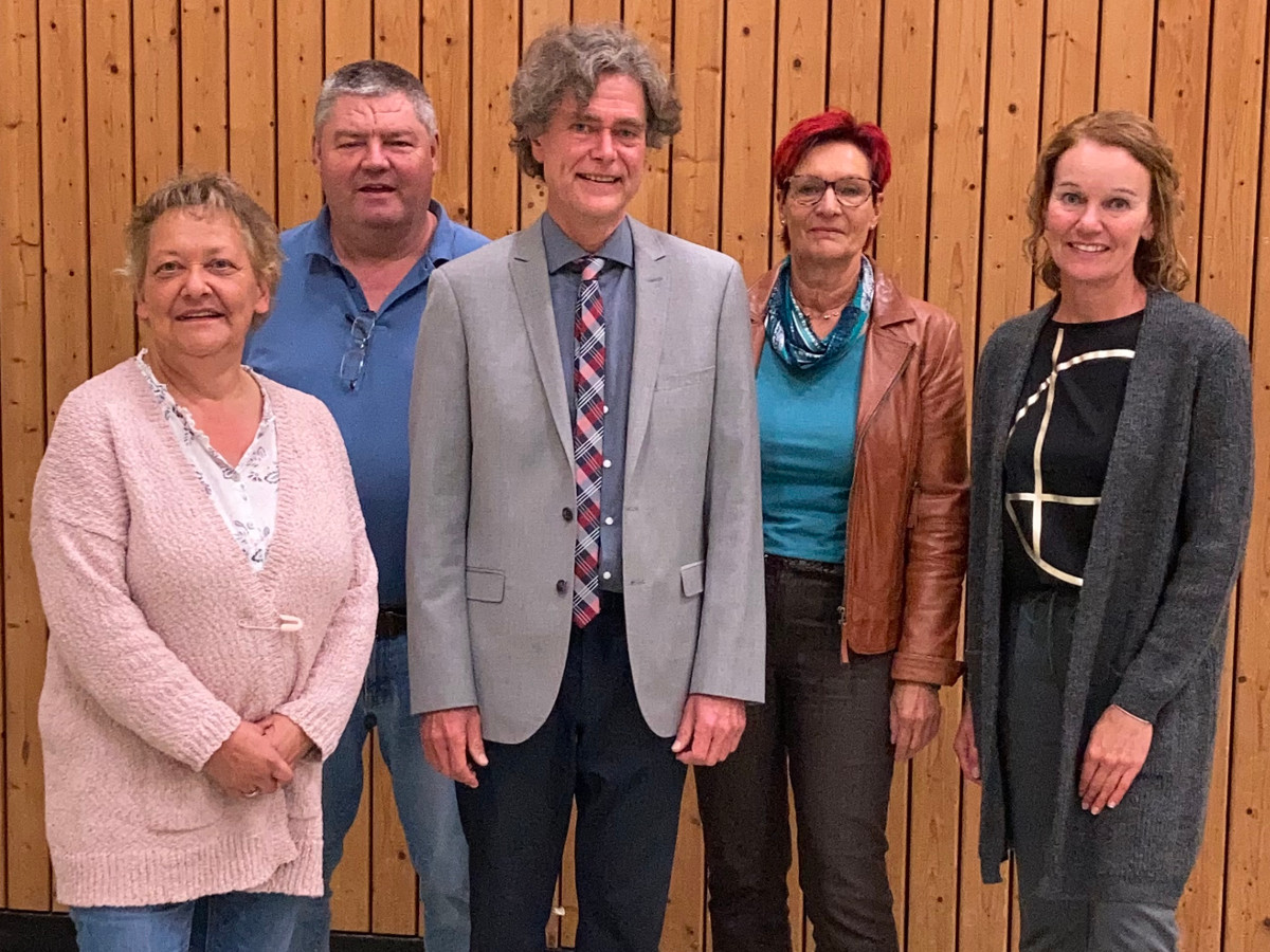 Heike Krmer, Klaus Weller, Dr. Holger Liefeld, Marita Trpe und Andrea Hahn-Hassel (von links) gehren zum Vorstand des Hospizvereins. (Foto: Verein / Tina Engels)