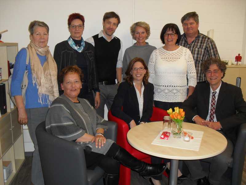 Von links: Heike Krmer, Staatsministerin Sabine-Btzing Lichtenthler, Dr. Holger Liefeld, hinten: Margarete Lichtenthler, Marita Trpe, Dr. John Strehl, Andrea Hahn-Hassel, Renate Grones, Klaus Weller. Foto: Privat
