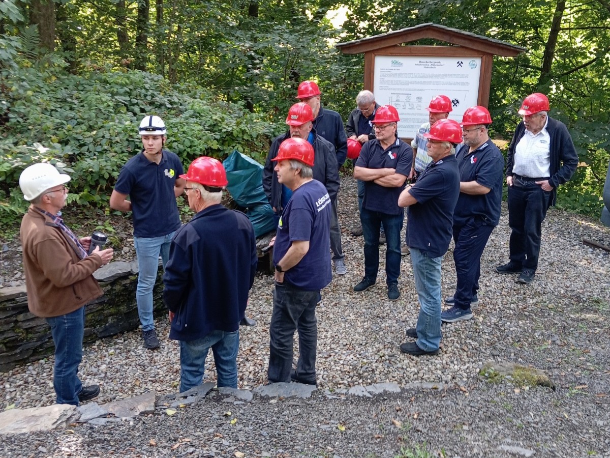 Besichtigung des Schieferstollens beim jhrlichen Alterskameradentreffen der VG-Feuerwehr Kirchen (Foto: VG-Feuerwehr Kirchen)