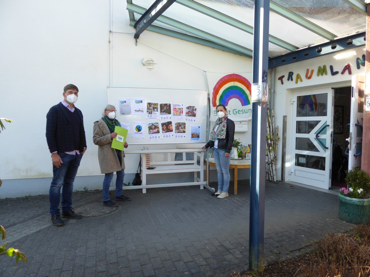 Die kommunale Kita Traumland ist die erste Kindertagessttte in der Stadt Altenkirchen, der die Plakette der Kampagne Wir machen mit berreicht wurde. Foto: Stadt Altenkirchen