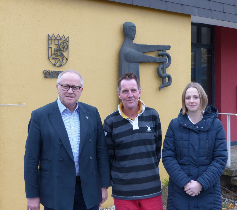 Tauschten sich zur Zukunft der Medizin im Landkreis Altenkirchen und an der Universitt Siegen aus: (von links) Landrat Dr. Peter Enders, Universitts-Rektor Professor Dr. Holger Burckhart und Jennifer Siebert aus der Abteilung Demografie, Regional- und Kreisentwicklung. Foto: Kreisverwaltung Altenkirchen

