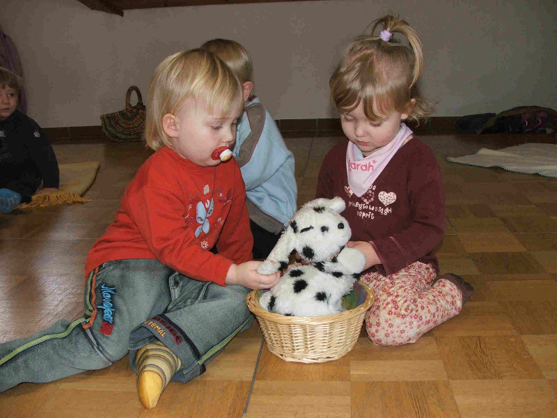 Nach den Sommerferien beginnen die neuen Musikkurse der Kreismusikschule fr die Kleinsten ab eineinhalb Jahren mit Hase Muki und auch die Musikiste fr die Dreijhrigen. Interessenten sollten sich jetzt anmelden. Foto: Privat
