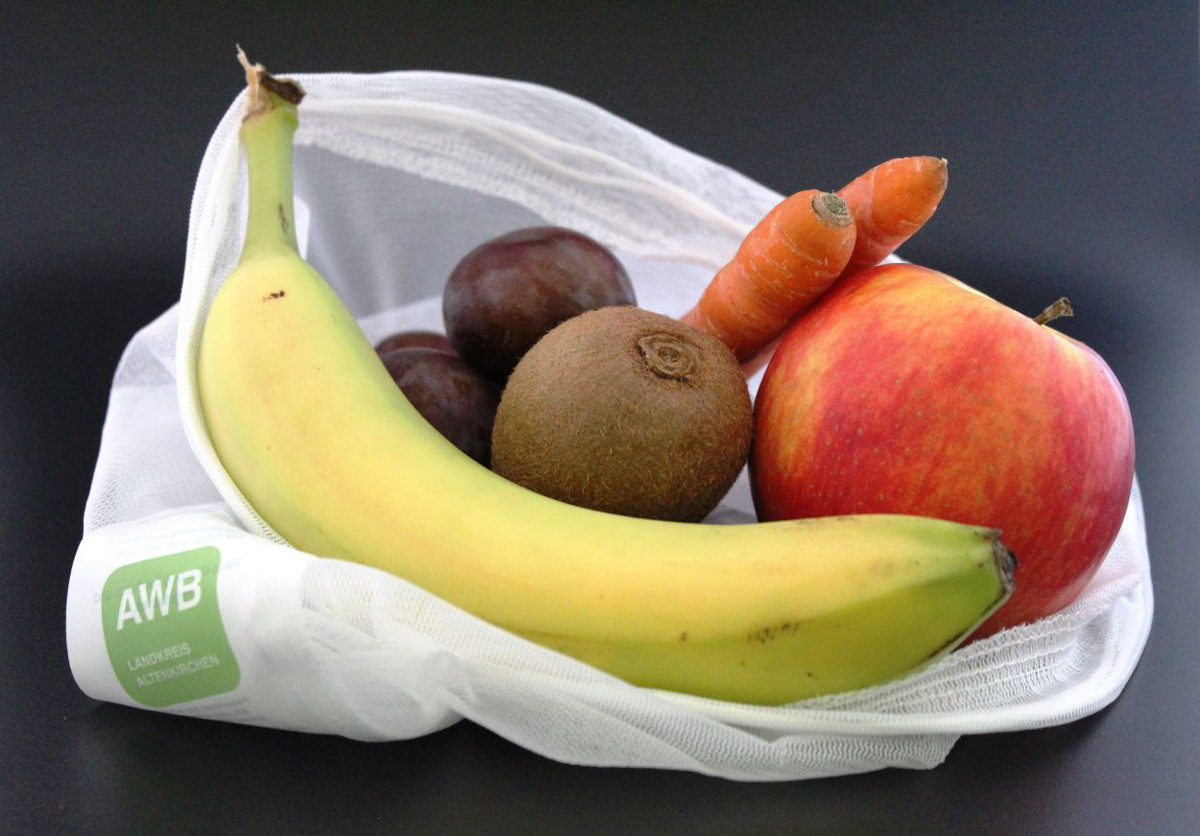 Gut vernetzt: Abfallwirtschaftsbetrieb verteilt Obst- und Gemsenetze