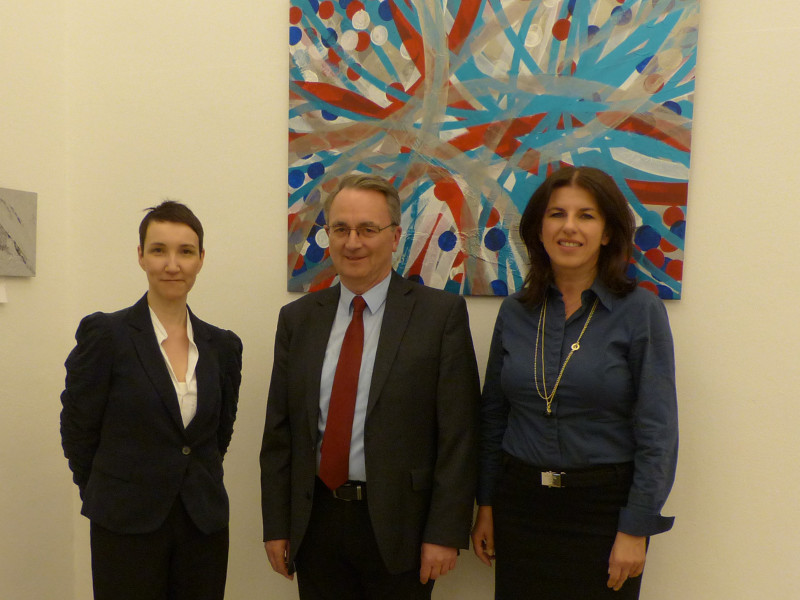 Patricia Vogler, Kreisbeigeordneter Klaus Schneider und Ursula Paul waren von der Erffnung begeistert. Foto: Kreis Altenkirchen