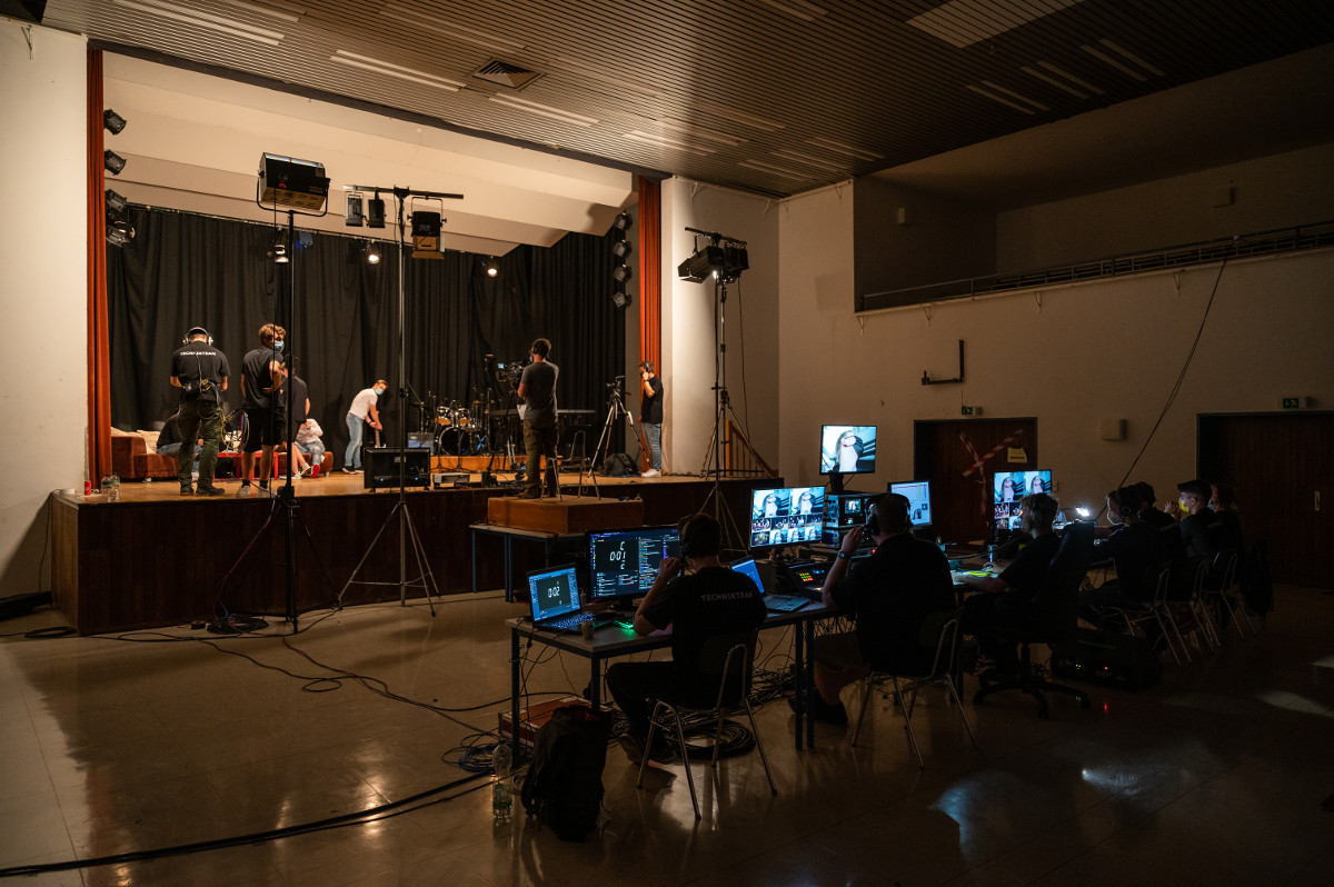 Das diesjhrige Variet der MSS13 des Westerwald-Gymnasiums Altenkirchen fand unter dem Motto "VarieLive  Different but still the same" statt. (Foto: Julian Pfeiffer)