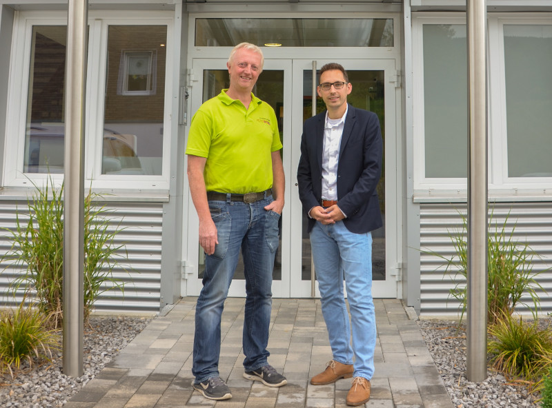 Peter Bohl (Geschftsfhrer Peter Bohl GmbH & Co.KG) und Tim Kraft (Leiter der Wirtschaftsfrderung Kreis Altenkirchen) arbeiten zuknftig beim Thema Fachkrfte zusammen. Foto: Privat
