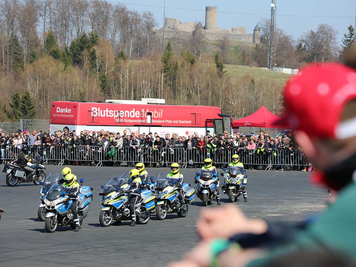 "Anlassen" am Nrburgring: Polizei gibt Sicherheitstipps rund ums Motorrad