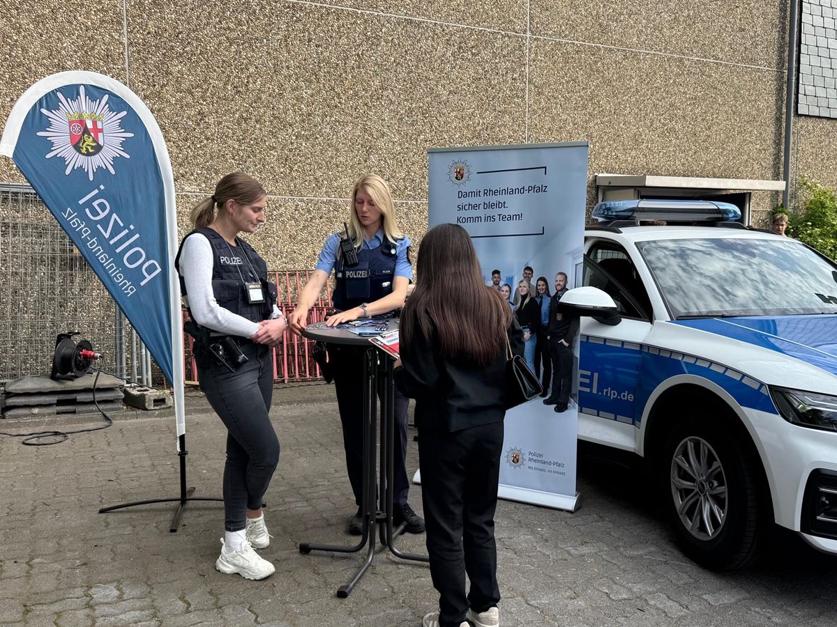 Auch der Polizeiberuf wurde im Rahmen der Messe vorgestellt. (Foto: Yeki Aslan, Lehrerin)