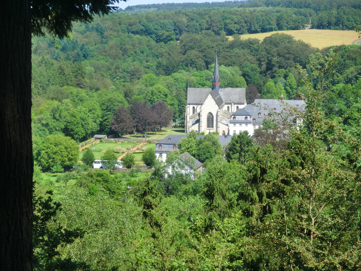 Die "Sch�ne Aussicht" - ein Blick wie kein zweiter auf das Kloster Marienstatt. (Foto: Ralph Hilger)