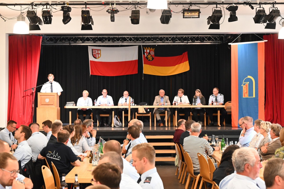 Feuerwehren der Verbandsgemeinde Bad Hnningen feiern Engagement und Jubilen