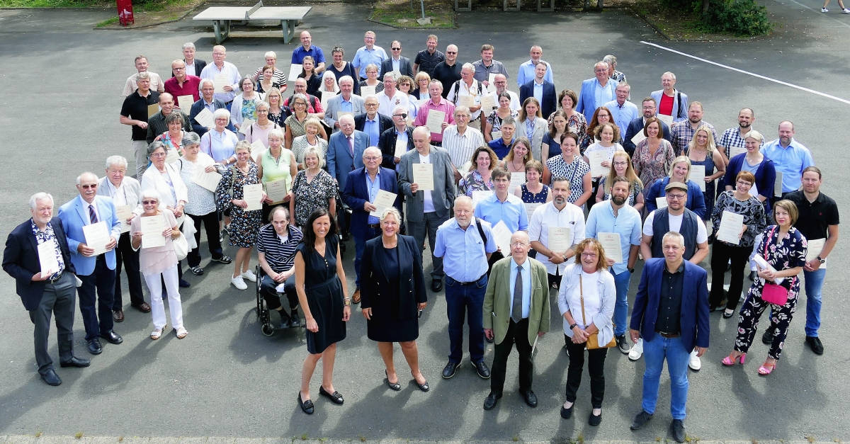 Beste Stimmung bei Abi-Jubilumsfeier am Betzdorfer Freiherr-vom-Stein Gymnasium