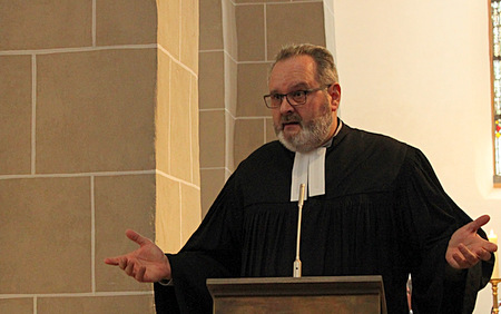 Pfarrer Axel Wengenroth sprach in seiner Predigt ber den Dienst in der Gemeinde. (Fotos: Sabine Hammann-Gonschorek)