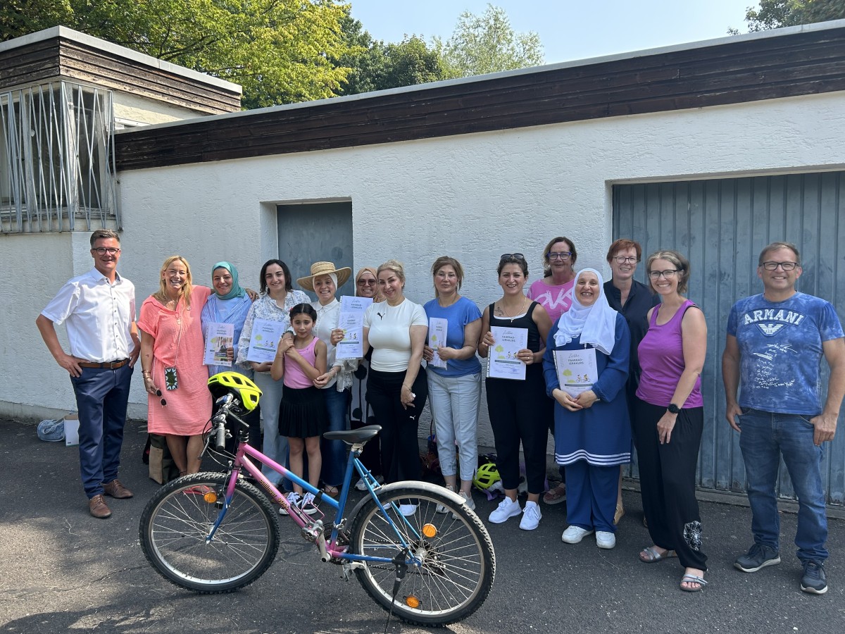 Neuwied macht Frauen mit Migrationsgeschichte mobil: Erfolgreicher Fahrrad-Lernkurs abgeschlossen