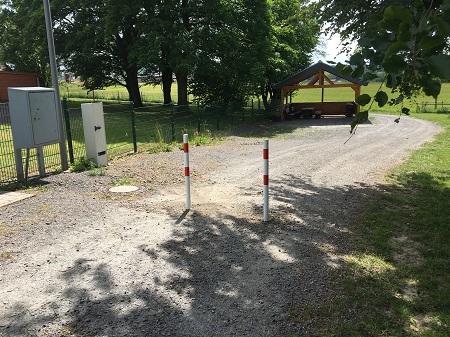 Absperrpfosten zum Fest- und Bolzplatz (Foto: Ortsgemeinde