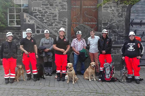 Rettungshundestaffel Westerwald trainierte im Lavakeller 