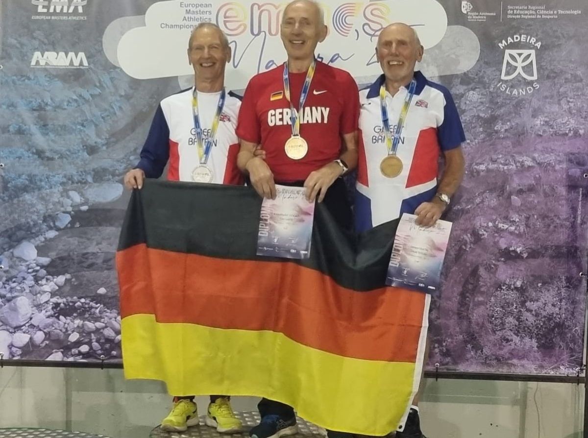 Die besten 200-Meter-Sprinter in der Klasse M 80 (von links): Victor Novell(2.), Friedhelm Adorf (1.) und James Smith (3.). (Foto: privat) 