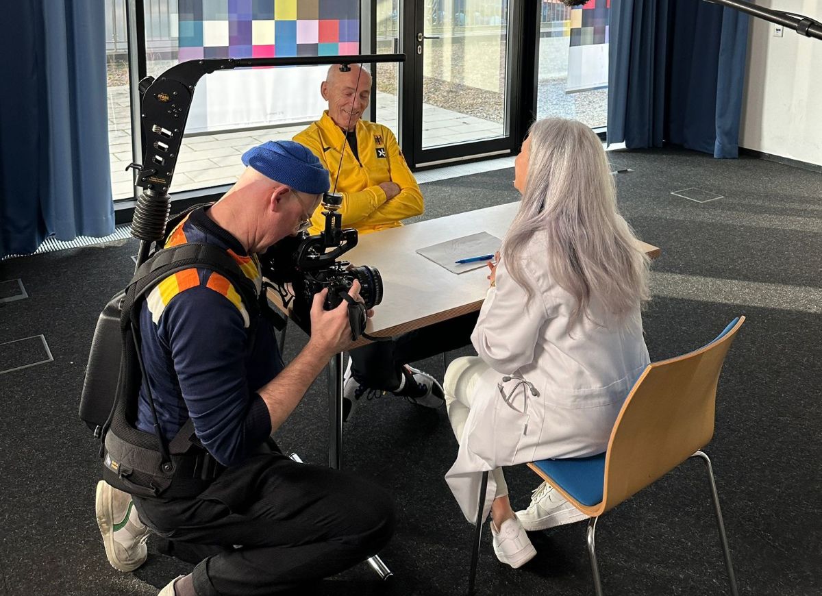 Meeting in der K�lner Uni-Klinik: Friedhelm Adorf musste dem TV-Team  wieder viele Fragen beantworten. (Foto: privat)   