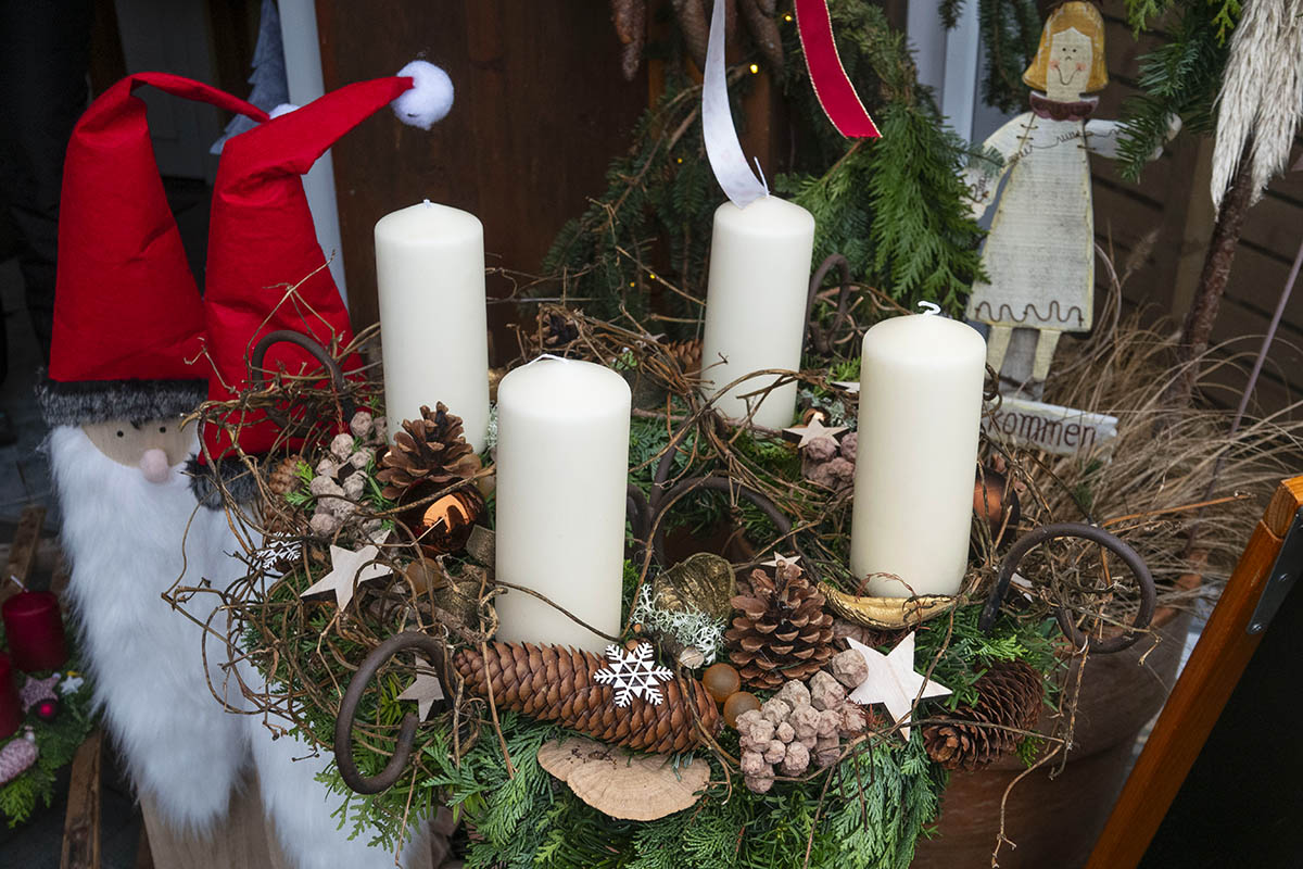 Weihnachtlicher Humorabend in Weis: Lachen kurz vor Heiligabend