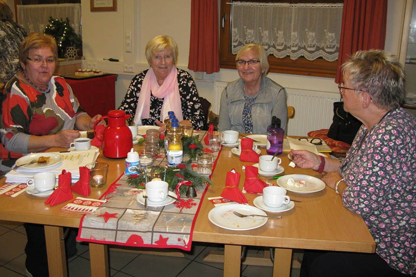 Unterhaltsamer Adventskaffee im Limes Pavillon in Hillscheid 