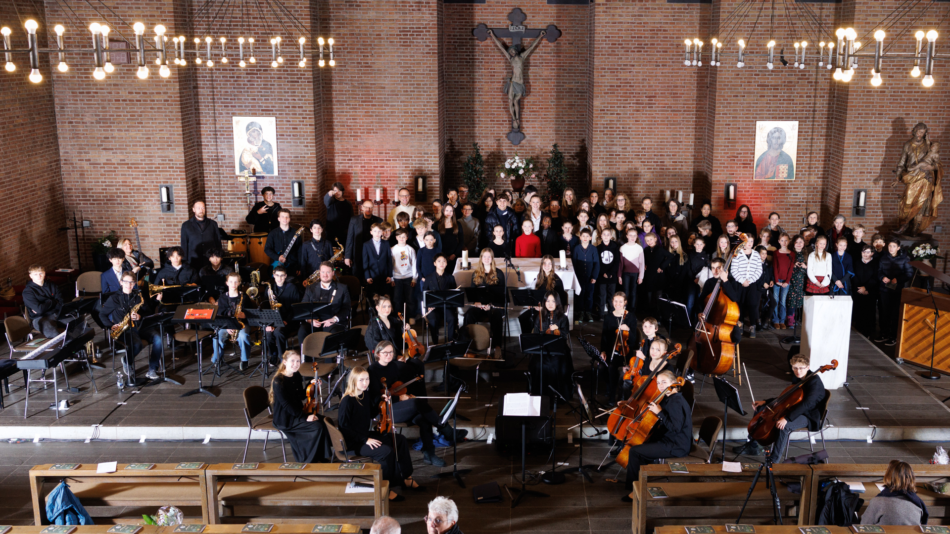 Adventsfunkeln in Rheinbreitbach: Konzert begeistert mit vielseitigem Programm