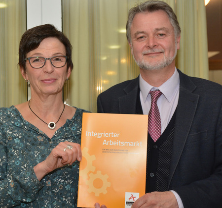 Andrea Steyven, Vorsitzende der Aktion Arbeit im Bistum Trier, und Caritasdirektor Eberhard Khler beim 19. Forum zum Tag der Arbeit des Caritasverbands Rhein-Wied-Sieg. (Foto: Caritasverband Rhein-Wied-Sieg)