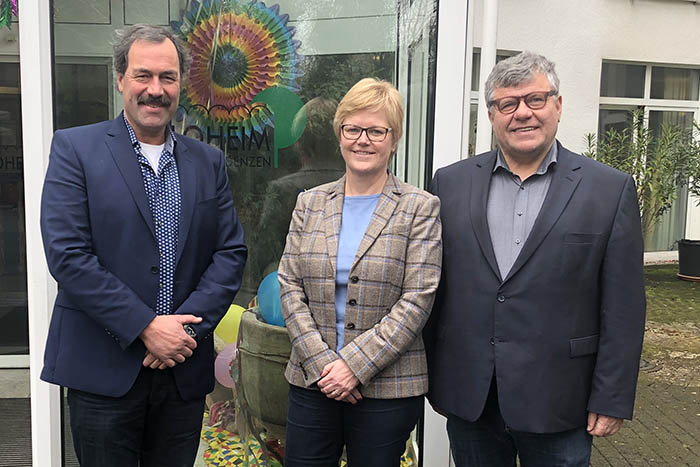 Von links: Einrichtungsleiter Hans-Joachim Laubenthal, Sozialamtsleiterin Agnes Ulrich, 1. Kreisbeigeordneter Michael Mahlert. Foto: Kreisverwaltung