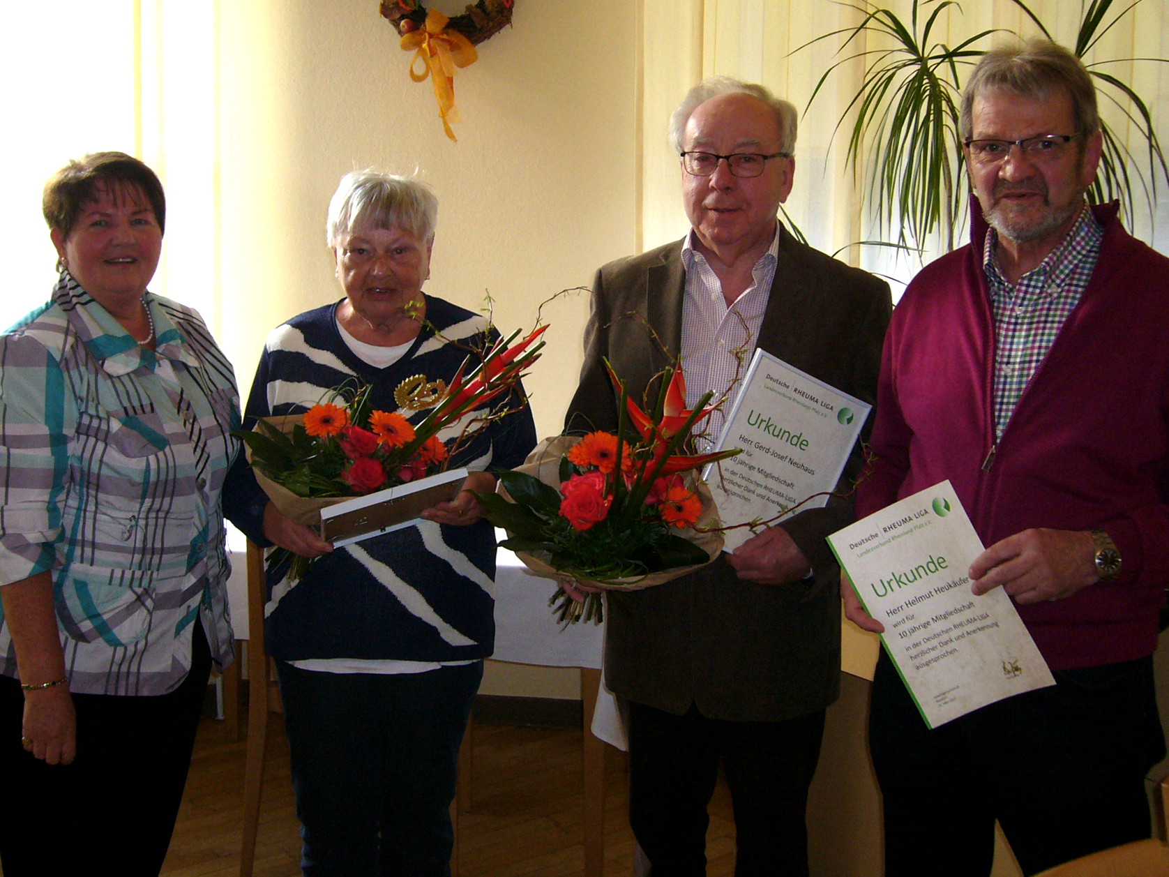 Die Vorsitzende Brigitte Gbel ehrte Hannelore Sttzel, Gerd Neuhaus und Helmut Heukufer (von links). Foto: Privat
