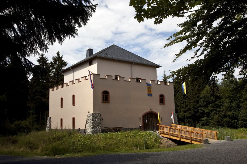 Alte Burg Rotenhain mit Rad erwandern