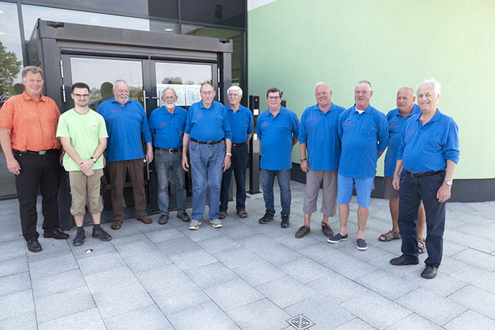 Die Alterskameraden mit Horst Rasbach (links) und Jonas Schmidt (2. v. links). Foto: Feuerwehr VG Dierdorf