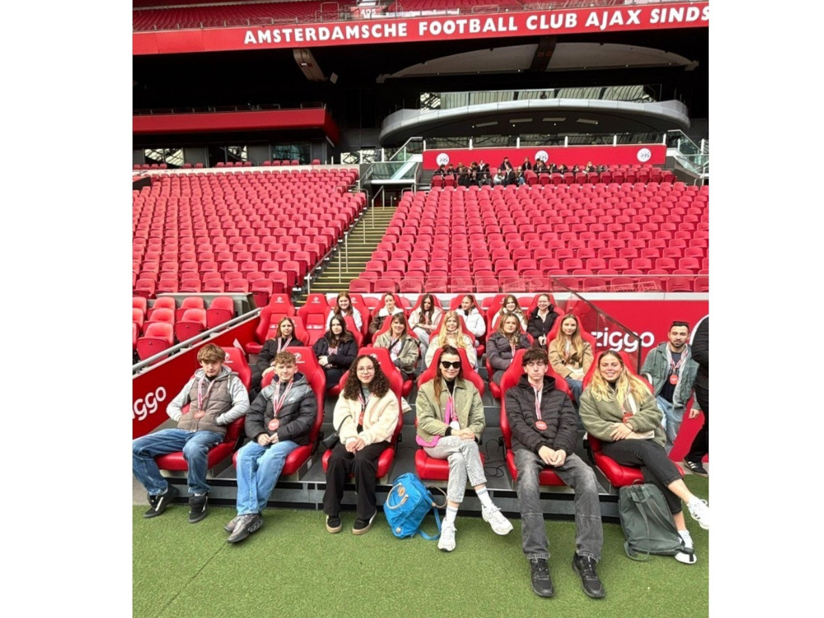 Beim Besuch des Fu�ballstadions in Amsterdam erhielten die Jugendlichen spannende Einblicke hinter die Kulissen des Profifu�balls der Johan-Cruyff-Arena. (Foto: Femke de Jong)