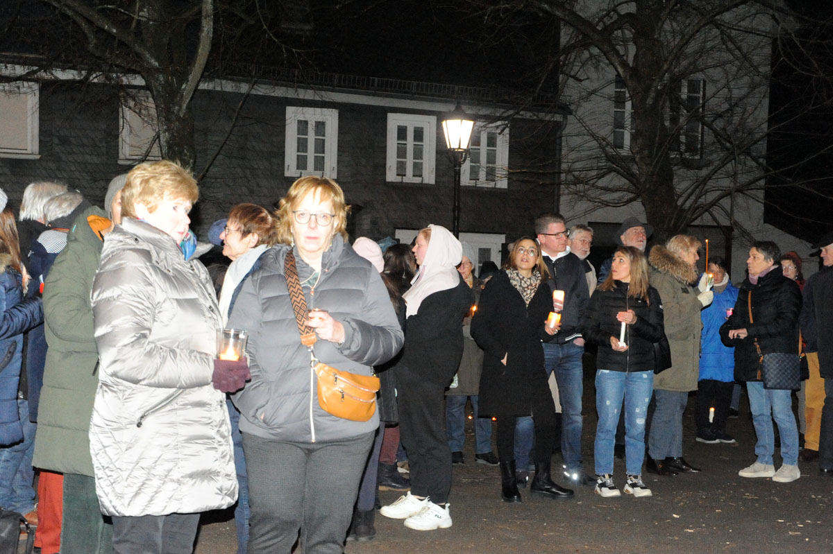Nach dem Brand: Schweigeandacht an der Pfarrkirche Kreuzerhöhung in Wissen