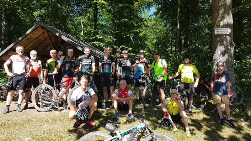 Die Radlergruppe am Heiligenstock. Foto: Jakob Krause
